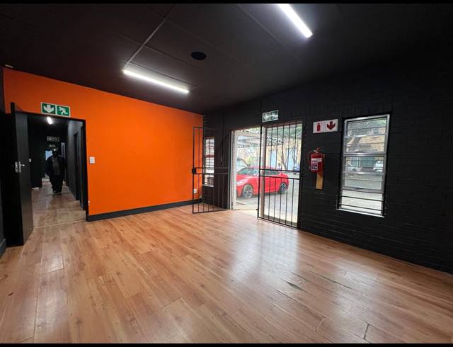 599M² WAREHOUSE TO LET IN LASER PARK